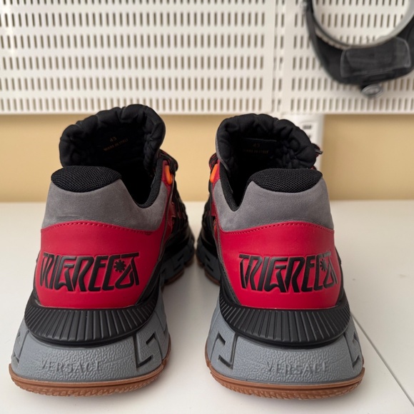 Versace Mens Trigreca Red - Picture 3 of 6